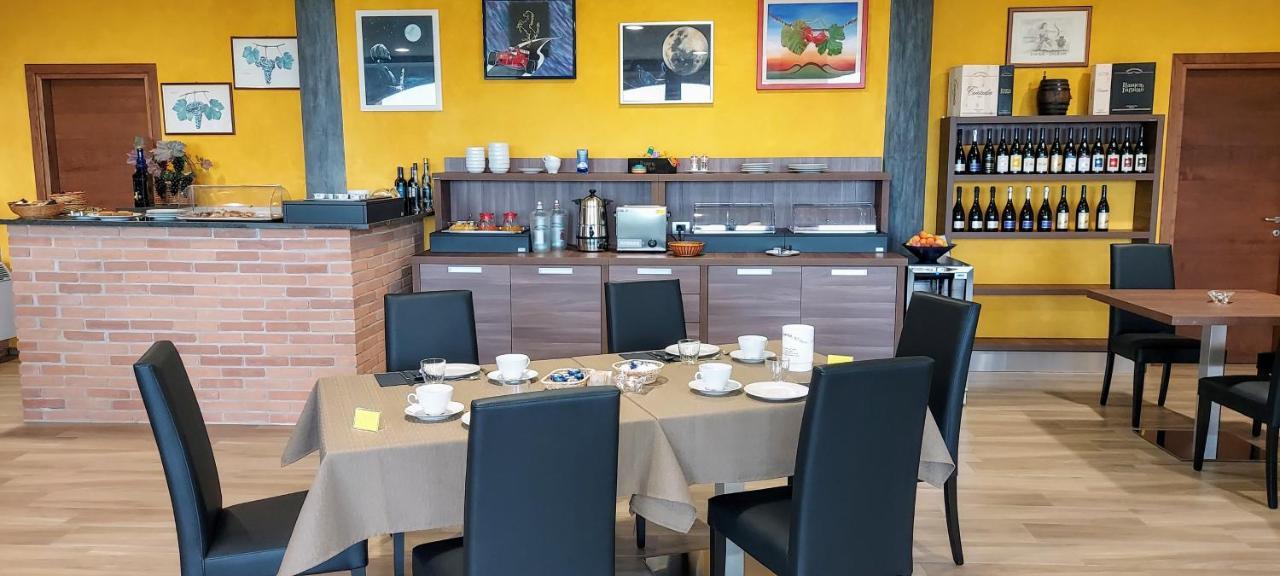 הוילה Diano dʼAlba Casa Castella - Adults Only - Langhe מראה חיצוני תמונה