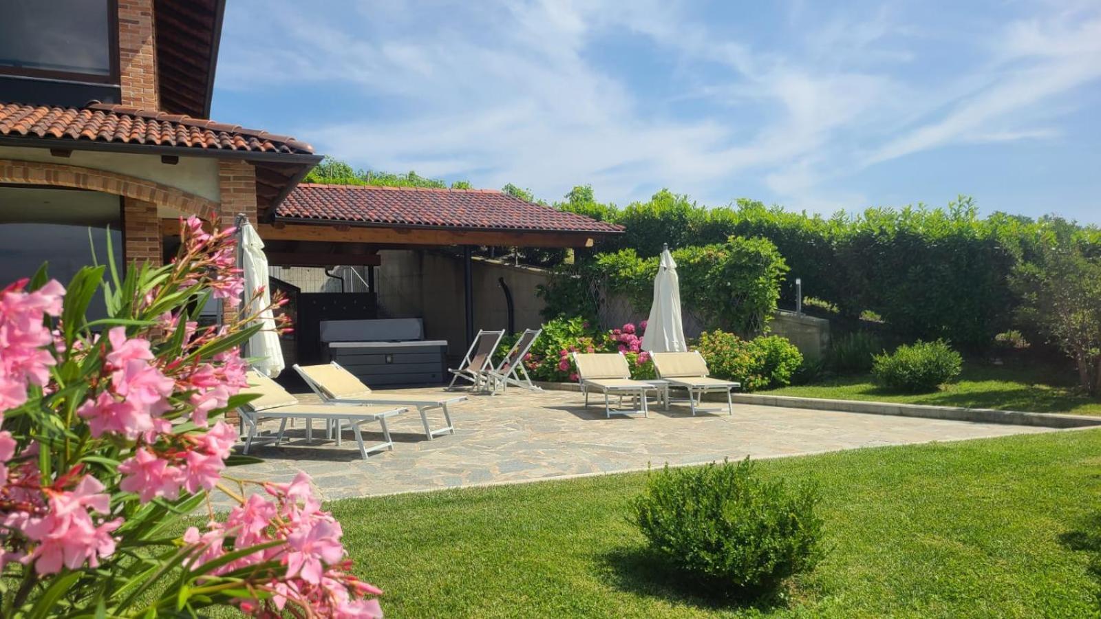 הוילה Diano dʼAlba Casa Castella - Adults Only - Langhe מראה חיצוני תמונה