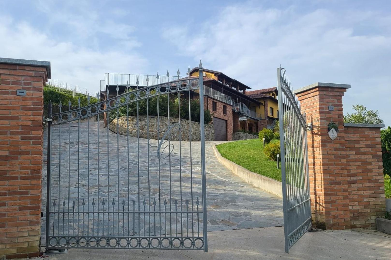הוילה Diano dʼAlba Casa Castella - Adults Only - Langhe מראה חיצוני תמונה